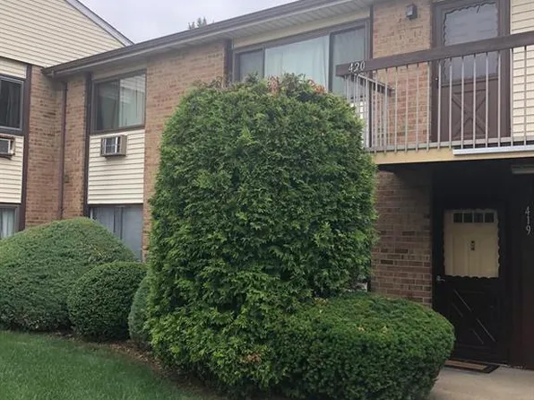 419 Cricket Ln, Woodbridge, NJ 07095