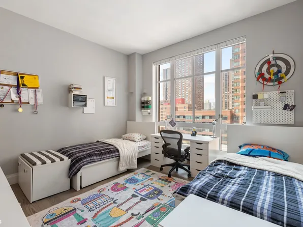 200 East 95th Street image 14 of 28