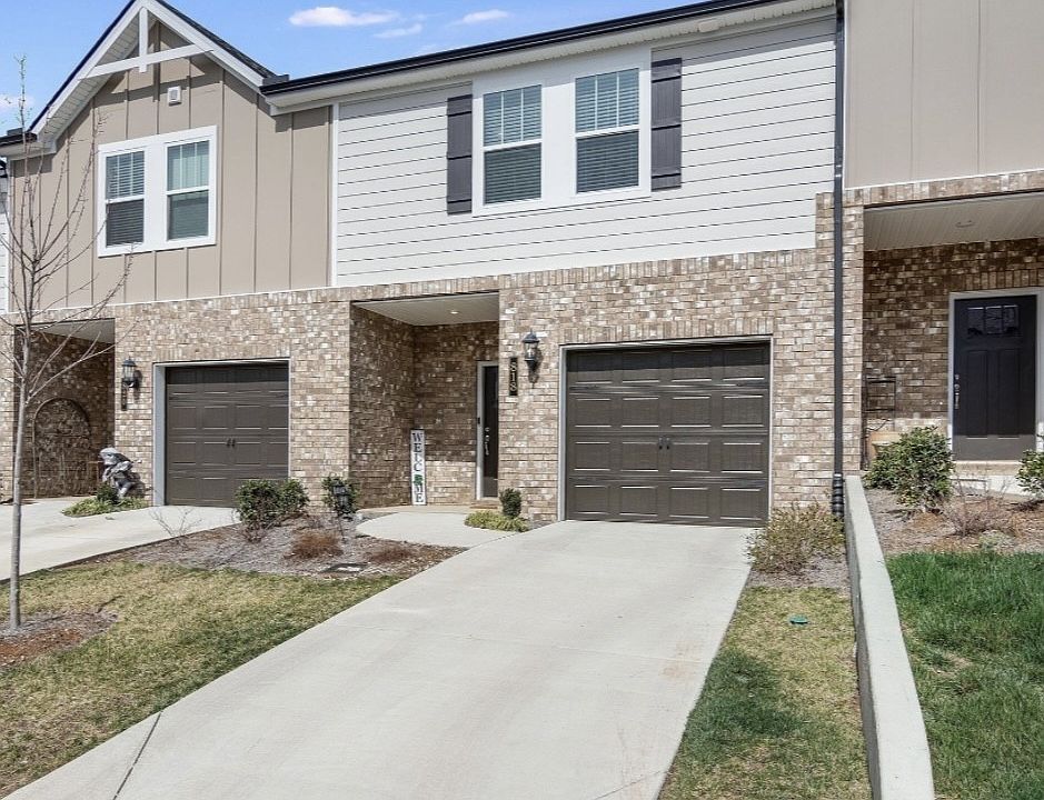 1st image of 818 Arrington Way