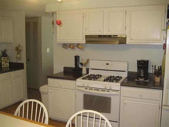 2nd image of 3562 Tewksbury Dr