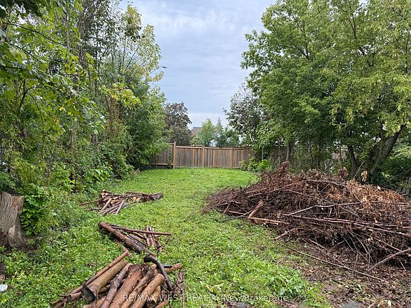 5th image of 1304 Alexandra Ave