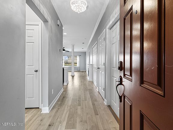 4th image of 401 SOUTHWOOD Way #16B