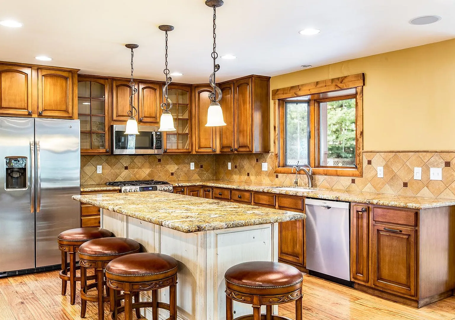 Long term lease in the heart of Park City! Available Mid October 2026 — Photo 4