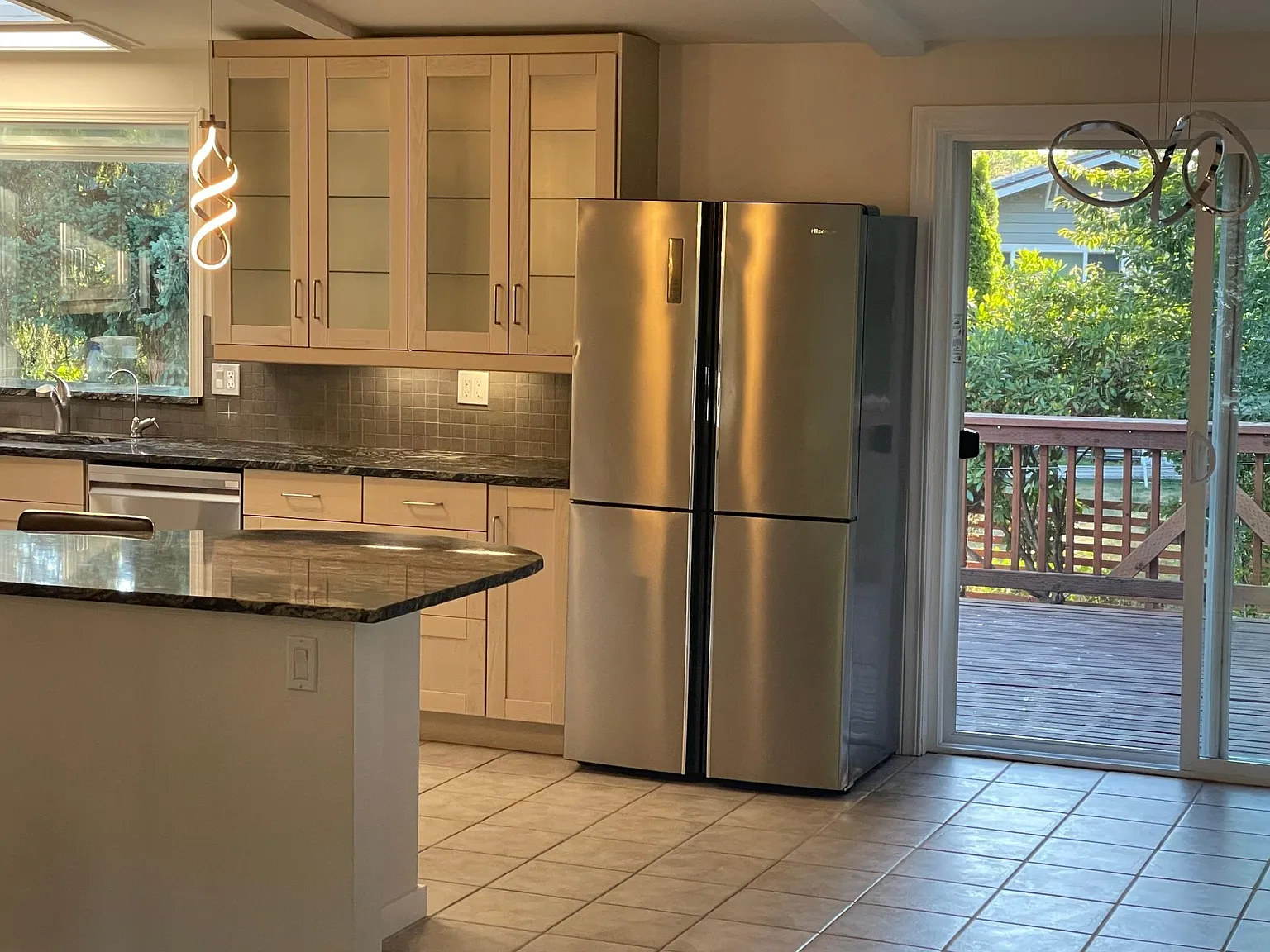 5 bed, 1975 sqft, $4,850 — Photo 3