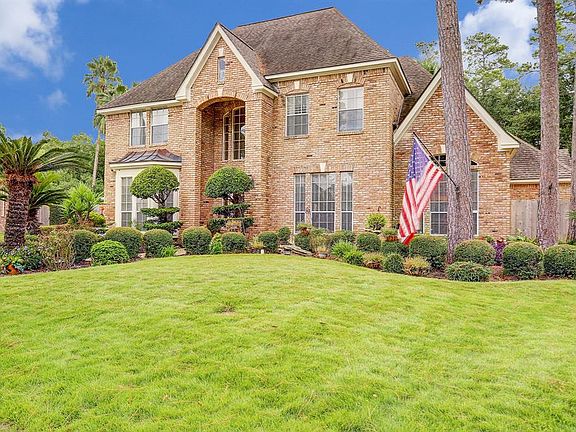 Stunning curb appeal, superior landscaping round out this great family home on a quiet cul-de-sac.