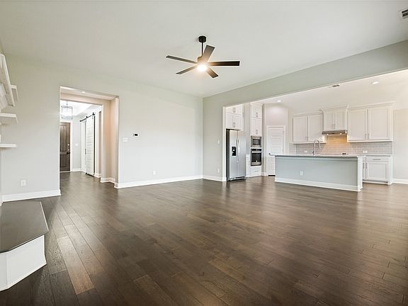 5th image of 541 Windrow Ln