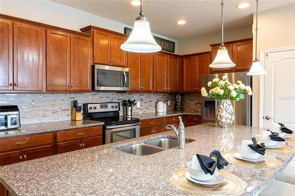 5 bed, 4.5 bath, 2265 sqft, $4,300 — Photo 4