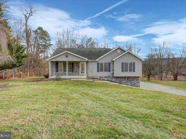 1032 Upland Dr, Fayetteville, PA 17222