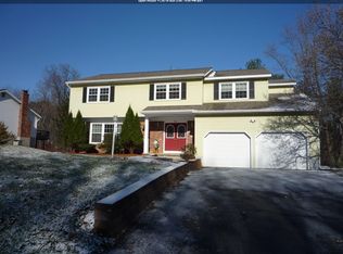 11 Valleywood Dr, Glenville, NY 12302
