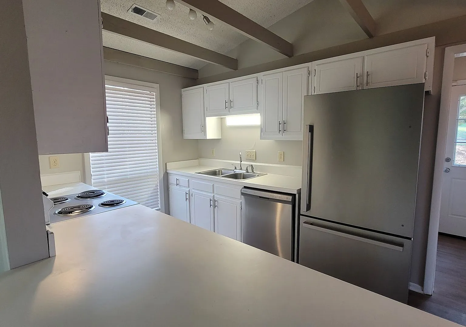 Lake Jeanette area!! Renovated three bedroom two bath — Photo 3