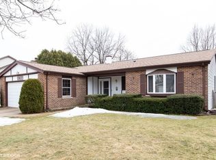 1057 Tamarack Ln, Libertyville, IL 60048