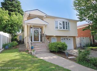 8 Poland Pl, Staten Island, NY 10314