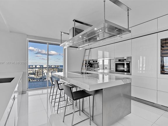 5th image of 10 Venetian Way #Penthouse 04