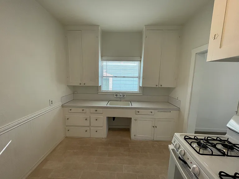 418 W Main St #2 — Photo 5