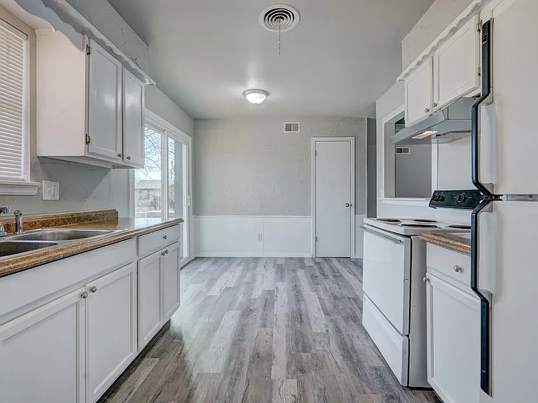 1200 McDonald Dr — Photo 6