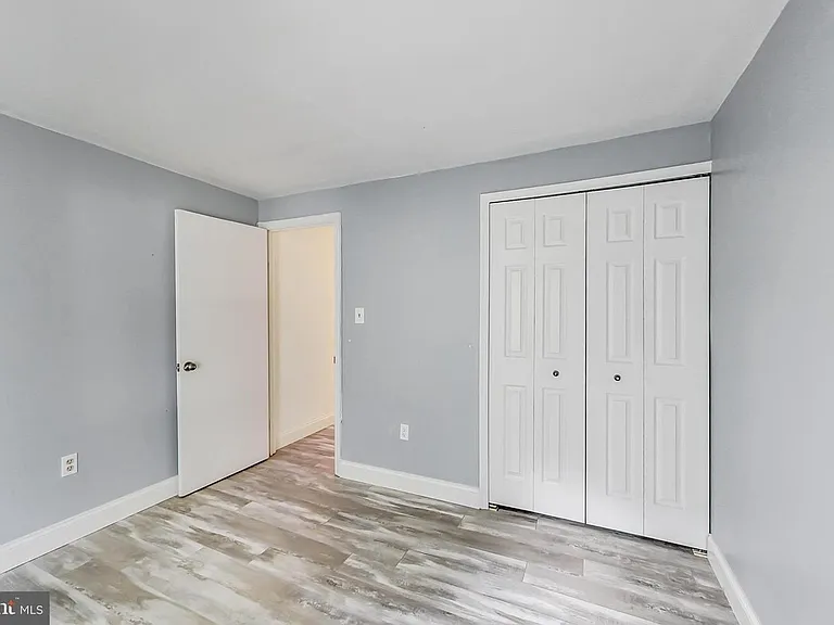 2268 Prince Of Wales Ct — Photo 17