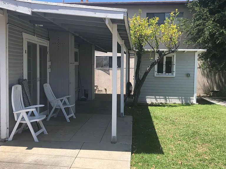 435 W Windsor Rd — Photo 17