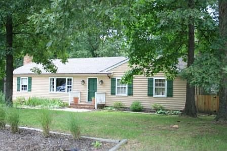 Excellent Curb Appeal!