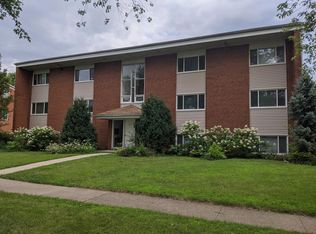 573 Pershing Ave APT A, Glen Ellyn, IL 60137