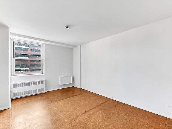 4th image of 100 W 94th St APT 11E