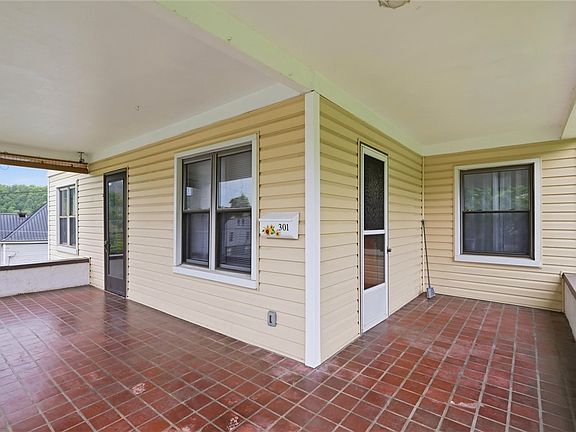 4th image of 301 N Highland Ave