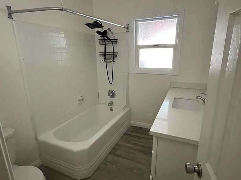 331 E Live Oak St — Photo 27