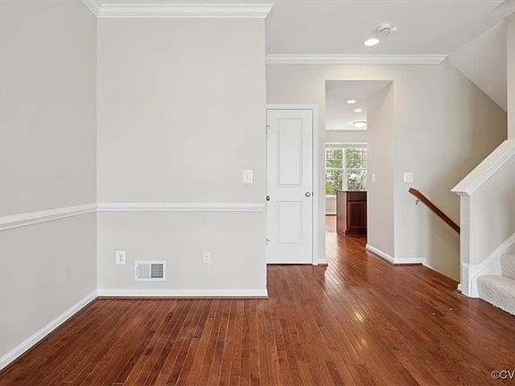 5th image of 323 Woodstream Blvd