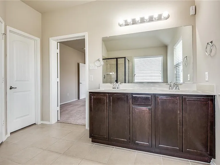 429 Roger Graves Cir — Photo 9