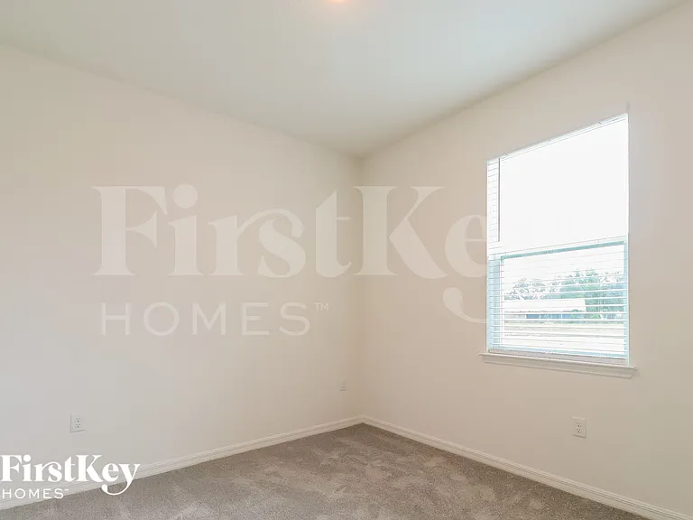 121 Windsor Reserve Dr — Photo 11