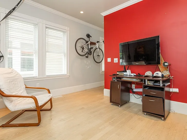 47 Pearl St #1 — Photo 10
