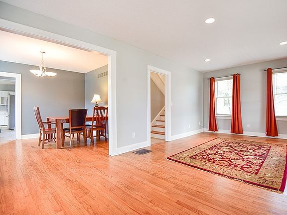 3rd image of 7422 Jefferson St