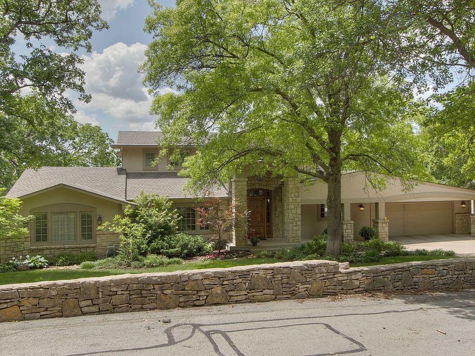 520 Terrace Trail East, Welcome Home!