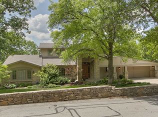520 Terrace Trl E, Lenexa, KS 66217