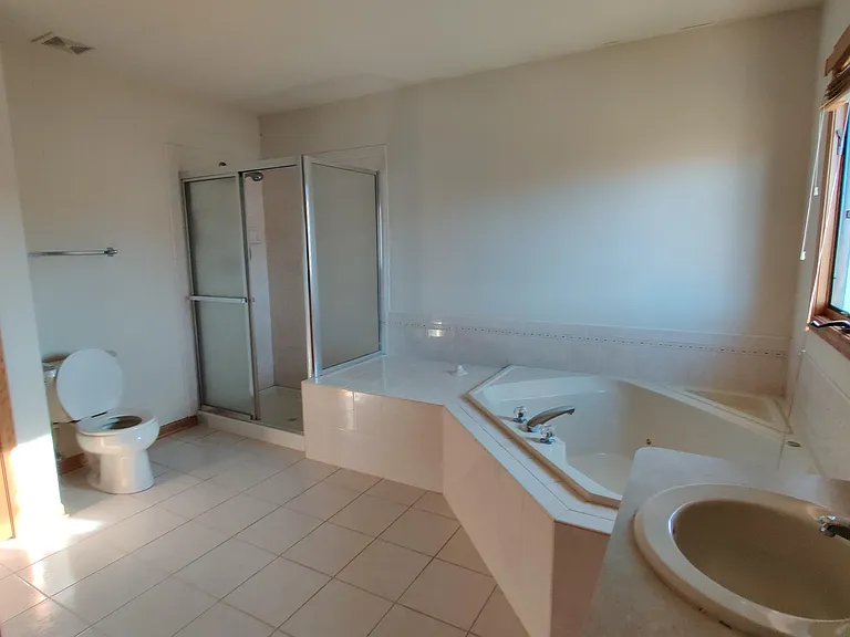 7810 Brookside Glen Dr — Photo 26