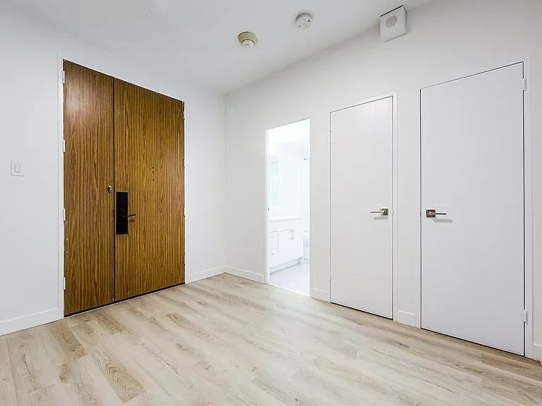 53 Widdicombe Hill Blvd — Photo 21