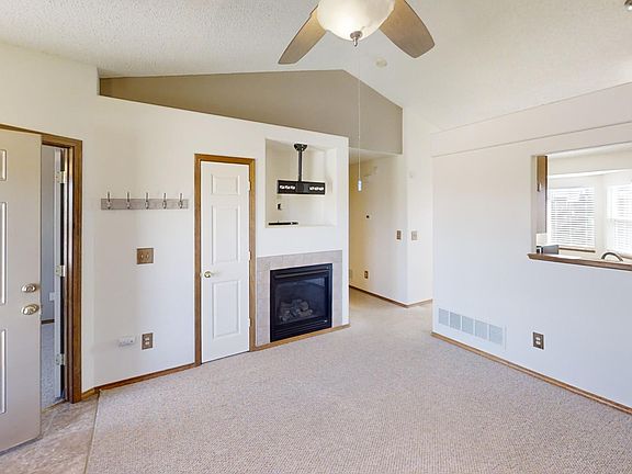 Living Room - Vaulted ceiling