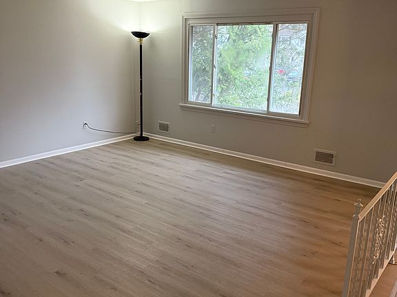3rd image of 70 Parkmeadow Dr