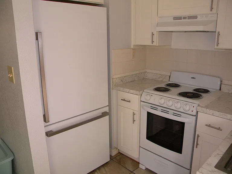 1031 Royal Palm Ave #3 — Photo 9