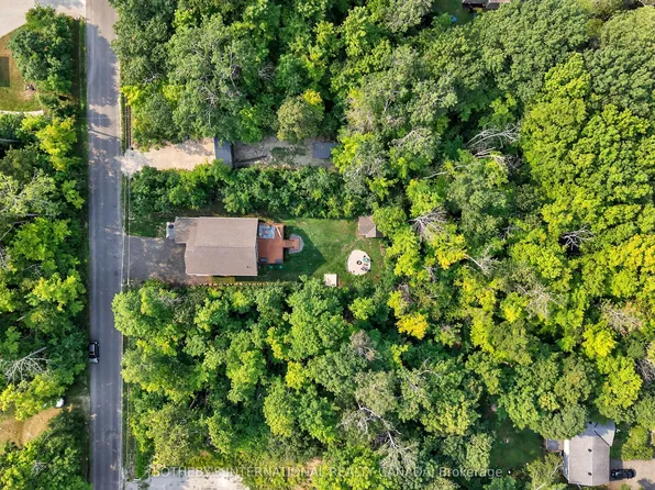 73 Wozniak Rd, Penetanguishene, ON L9M 1W6