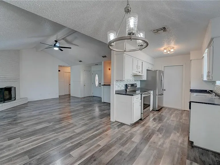 2310 Vialoux Dr — Photo 5