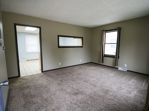 3rd image of 1005 Brentwood Dr