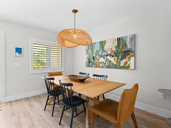 3rd image of 801 EDGEMERE LANE