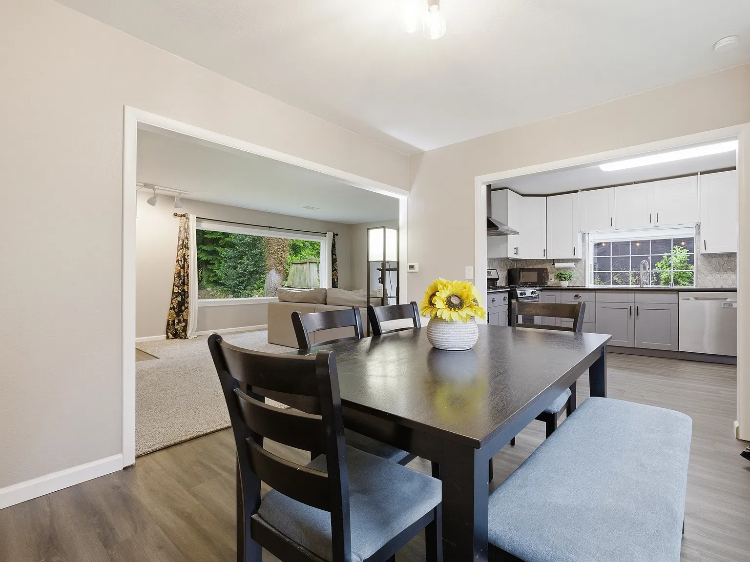 3 bed, 2628 sqft, $4,000 — Photo 4