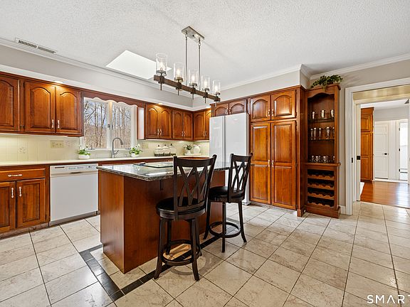 4th image of 886 Maribou Court