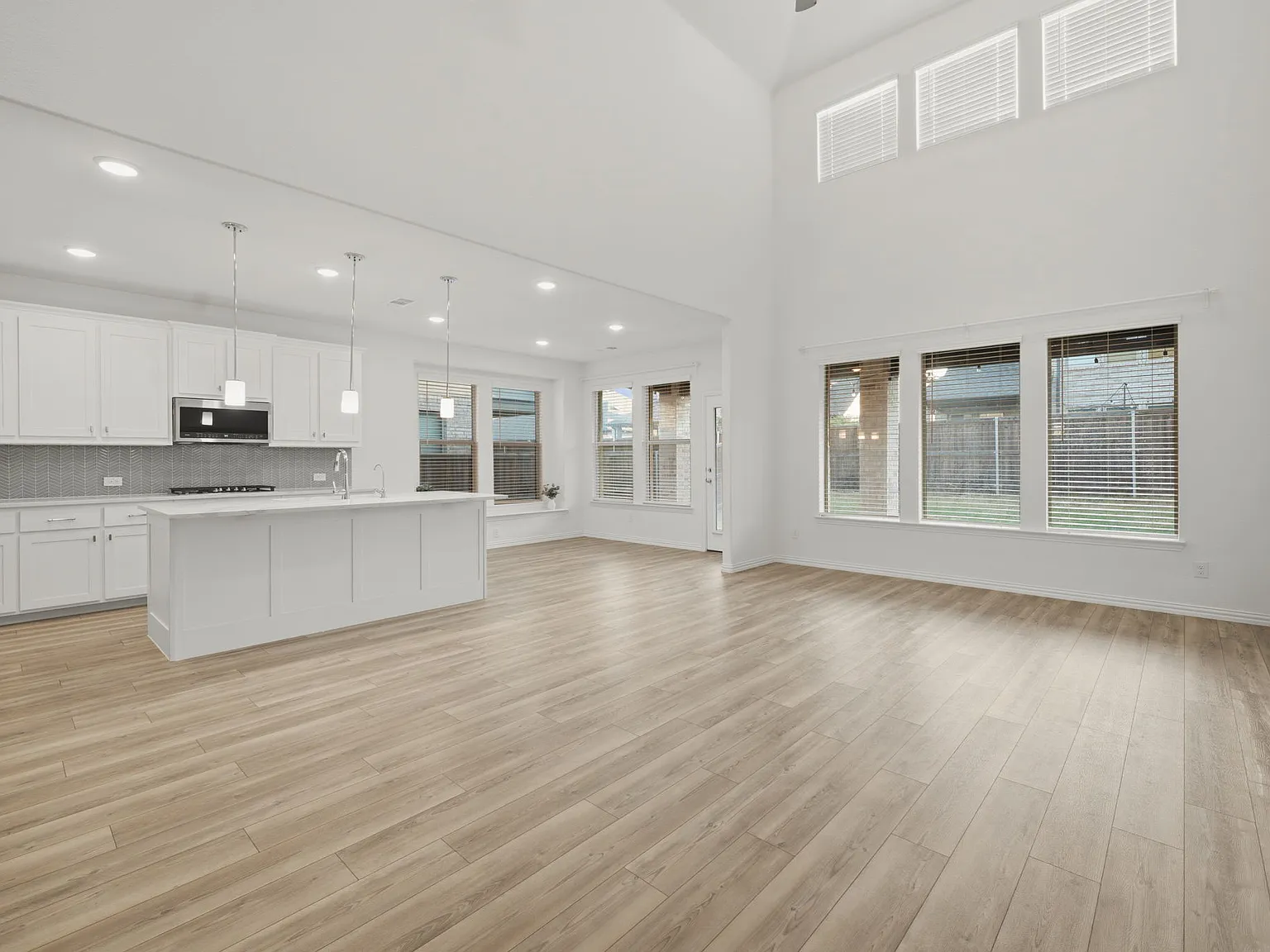 4 bed, 3135 sqft, $3,500 — Photo 4