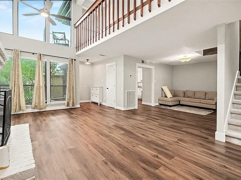 18242 Lakeside Ln — Photo 3