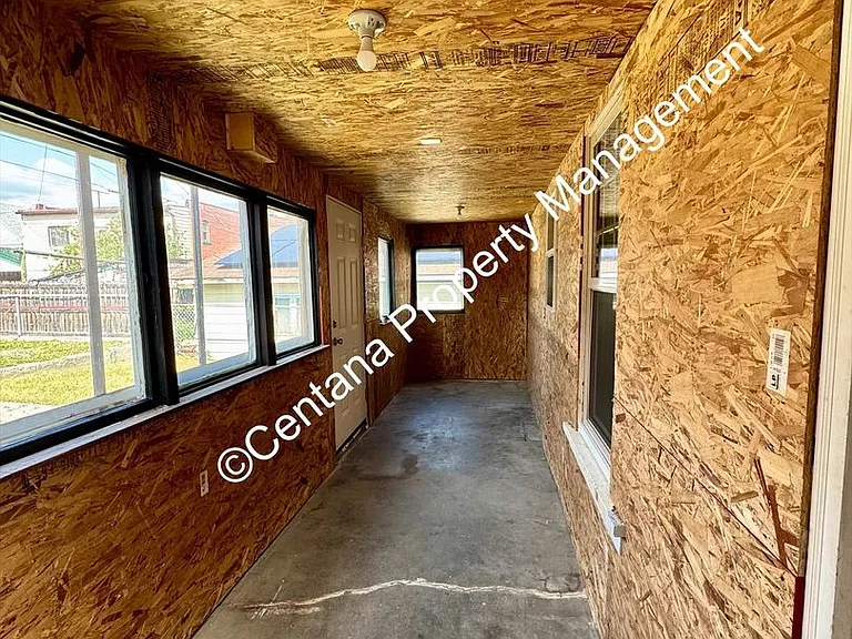 917 W Woolman St — Photo 28