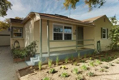 3 bed, 1321 sqft, $2,620 — Photo 1