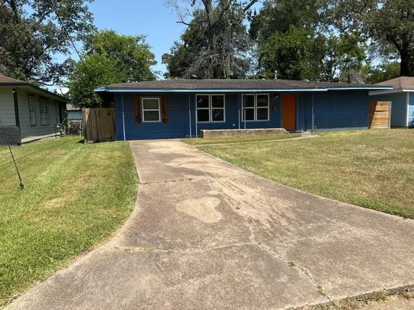 5440 Dewberry Ln, Beaumont, TX 77708