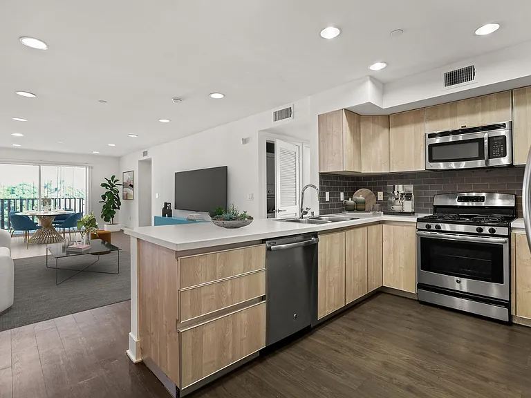 Western Lux — Photo 14